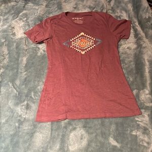 Shirt sleeve t-shirt for pre teen girls. Maroon. Color